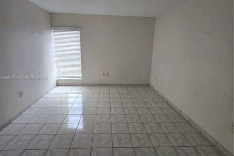 Condo in Miami, Florida, 2 bedrooms  № 1931127 - photo 23
