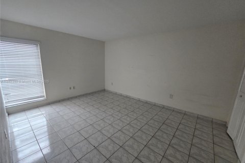 Condo in Miami, Florida, 2 bedrooms  № 1931127 - photo 17