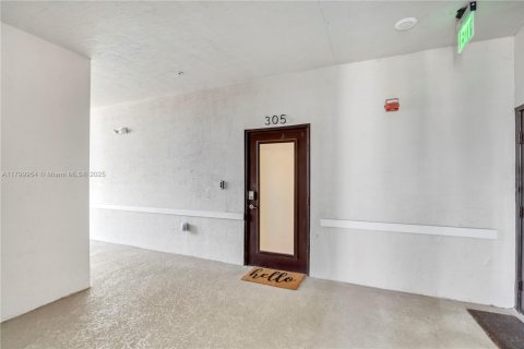 Condo in Doral, Florida, 3 bedrooms  № 1684245 - photo 18