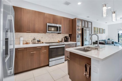 Condo in Doral, Florida, 3 bedrooms  № 1684245 - photo 7