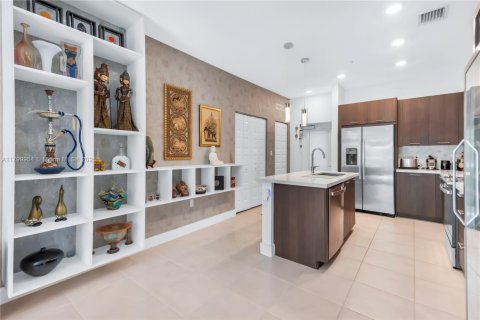 Condo in Doral, Florida, 3 bedrooms  № 1684245 - photo 10