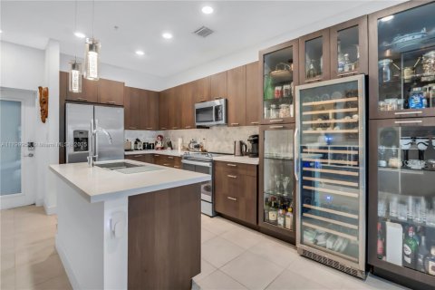Condo in Doral, Florida, 3 bedrooms  № 1684245 - photo 6