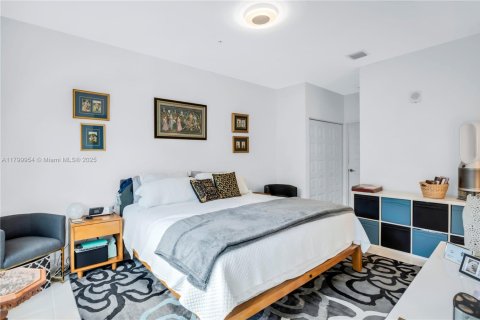 Condo in Doral, Florida, 3 bedrooms  № 1684245 - photo 27