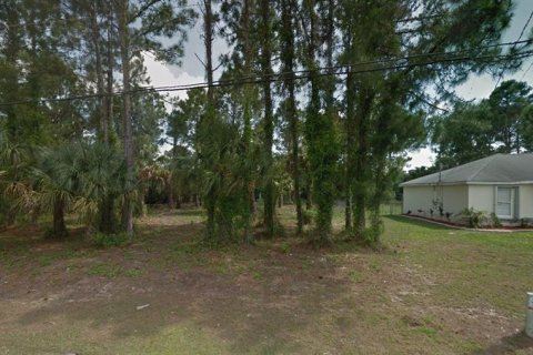Terrain à North Port, Floride № 2367449