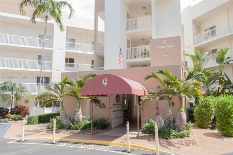 Condominio en venta en Tamarac, Florida, 2 dormitorios, 112.88 m2 № 2025004 - foto 3