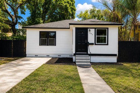 House in Saint Petersburg, Florida 3 bedrooms, 106.28 sq.m. № 2217484