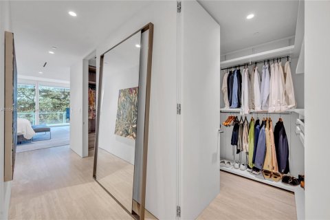 Condo in Surfside, Florida, 2 bedrooms  № 1860072 - photo 17