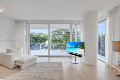 Condo in Surfside, Florida, 2 bedrooms  № 1860072 - photo 15