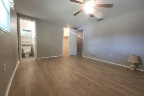 House in Sarasota, Florida 3 bedrooms, 133.59 sq.m. № 1803477 - photo 13