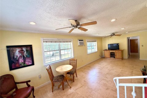 Villa ou maison à vendre à Hialeah, Floride: 4 chambres, 188.03 m2 № 1973810 - photo 10