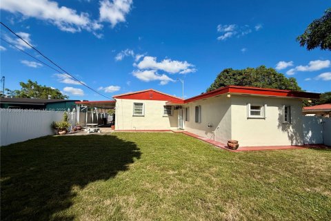 Villa ou maison à vendre à Hialeah, Floride: 4 chambres, 188.03 m2 № 1973810 - photo 25