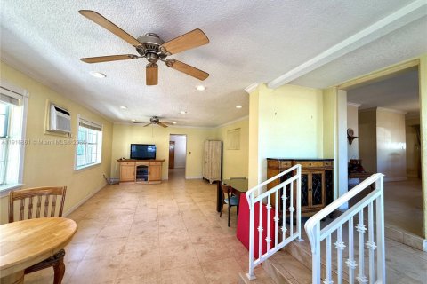 Villa ou maison à vendre à Hialeah, Floride: 4 chambres, 188.03 m2 № 1973810 - photo 30