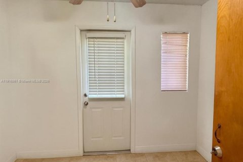 Villa ou maison à vendre à Hialeah, Floride: 4 chambres, 188.03 m2 № 1973810 - photo 16