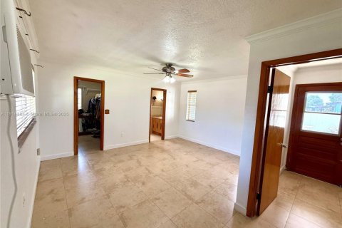 Villa ou maison à vendre à Hialeah, Floride: 4 chambres, 188.03 m2 № 1973810 - photo 18