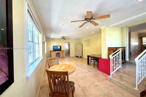 Villa ou maison à vendre à Hialeah, Floride: 4 chambres, 188.03 m2 № 1973810 - photo 12