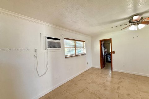 Villa ou maison à vendre à Hialeah, Floride: 4 chambres, 188.03 m2 № 1973810 - photo 19