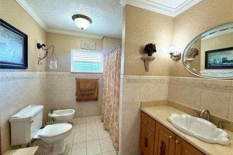 Villa ou maison à vendre à Hialeah, Floride: 4 chambres, 188.03 m2 № 1973810 - photo 21