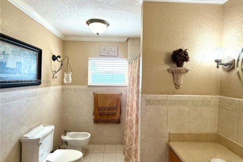 Villa ou maison à vendre à Hialeah, Floride: 4 chambres, 188.03 m2 № 1973810 - photo 22