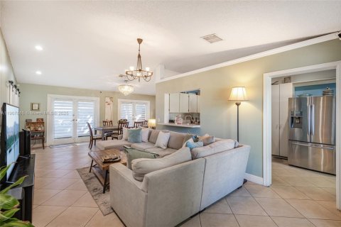 House in Dania Beach, Florida 3 bedrooms, 125.23 sq.m. № 1967695 - photo 16