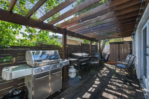 House in Dania Beach, Florida 3 bedrooms, 125.23 sq.m. № 1967695 - photo 27