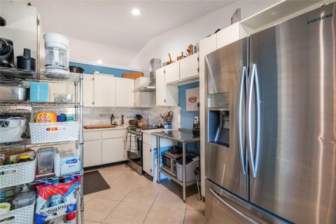 House in Dania Beach, Florida 3 bedrooms, 125.23 sq.m. № 1967695 - photo 21