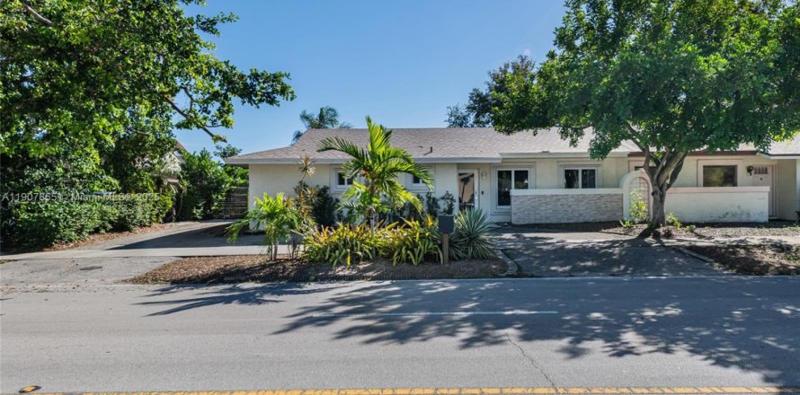 House in Dania Beach, Florida 3 bedrooms, 125.23 sq.m. № 1967695