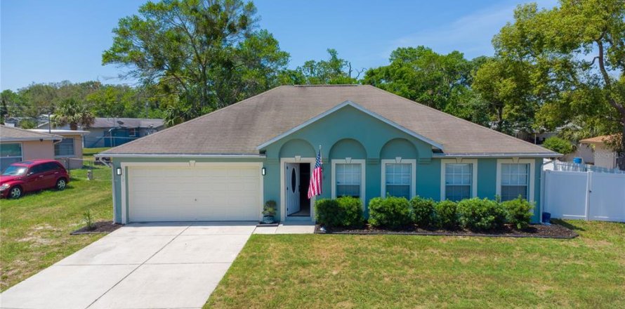 Villa ou maison à Spring Hill, Floride 4 chambres, 195.84 m2 № 1750313