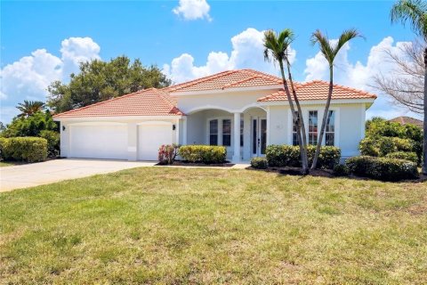 House in Melbourne, Florida 3 bedrooms, 240.43 sq.m. № 2225521