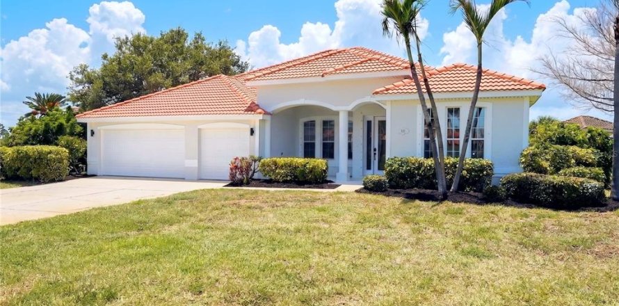 House in Melbourne, Florida 3 bedrooms, 240.43 sq.m. № 2225521