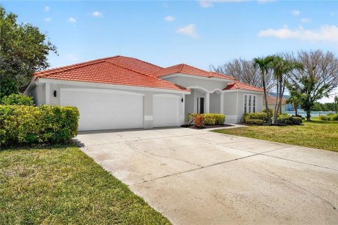 House in Melbourne, Florida 3 bedrooms, 240.43 sq.m. № 2225521 - photo 2