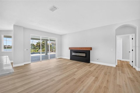 House in Melbourne, Florida 3 bedrooms, 240.43 sq.m. № 2225521 - photo 8