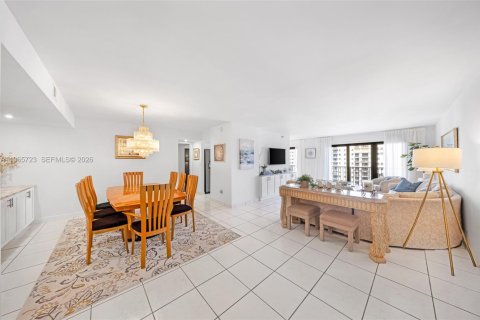 Снять в аренду кондоминиум в Холливуд, Флорида 2 спальни, 145.86м2, № 2027367 - фото 14