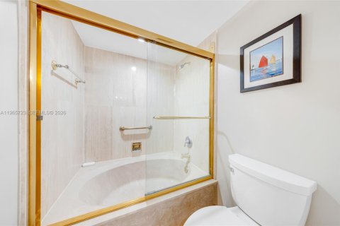 Снять в аренду кондоминиум в Холливуд, Флорида 2 спальни, 145.86м2, № 2027367 - фото 23