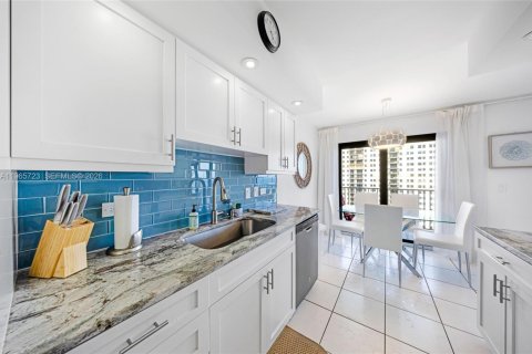 Снять в аренду кондоминиум в Холливуд, Флорида 2 спальни, 145.86м2, № 2027367 - фото 12