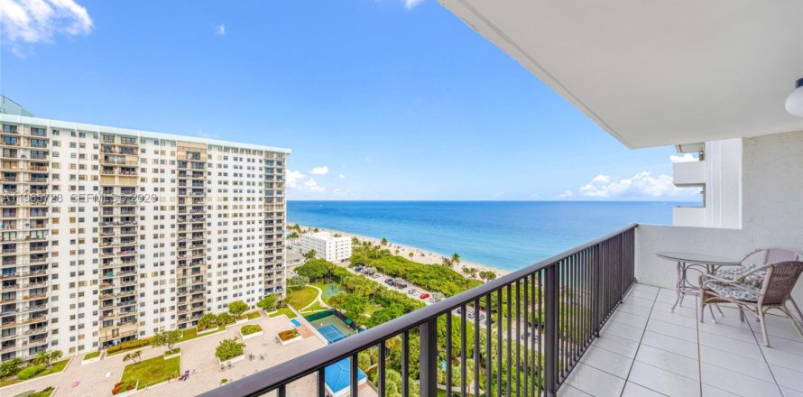 Кондоминиум с 2 спальнями в Холливуд, Флорида № 2027367