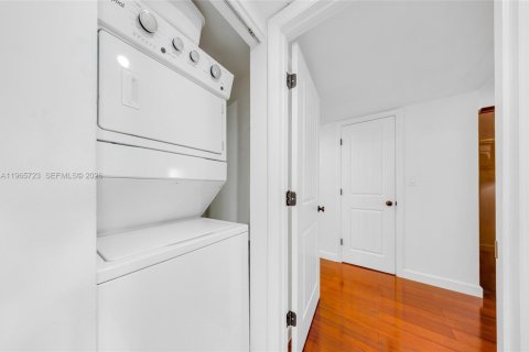 Снять в аренду кондоминиум в Холливуд, Флорида 2 спальни, 145.86м2, № 2027367 - фото 16