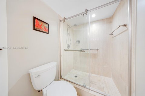 Снять в аренду кондоминиум в Холливуд, Флорида 2 спальни, 145.86м2, № 2027367 - фото 28