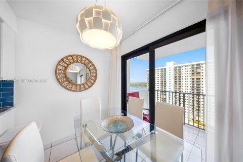 Снять в аренду кондоминиум в Холливуд, Флорида 2 спальни, 145.86м2, № 2027367 - фото 10