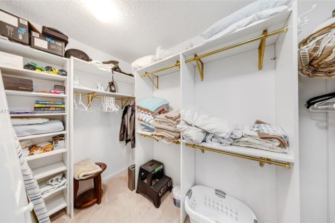 Снять в аренду кондоминиум в Холливуд, Флорида 2 спальни, 145.86м2, № 2027367 - фото 20