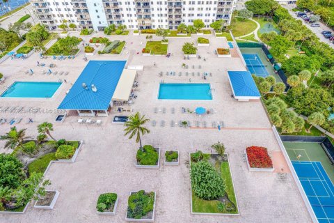 Снять в аренду кондоминиум в Холливуд, Флорида 2 спальни, 145.86м2, № 2027367 - фото 30