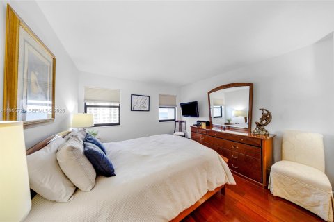 Снять в аренду кондоминиум в Холливуд, Флорида 2 спальни, 145.86м2, № 2027367 - фото 18