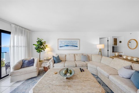 Снять в аренду кондоминиум в Холливуд, Флорида 2 спальни, 145.86м2, № 2027367 - фото 5