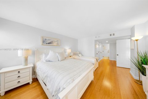 Снять в аренду кондоминиум в Холливуд, Флорида 2 спальни, 145.86м2, № 2027367 - фото 25