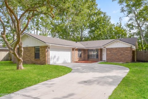 House in Orange Park, Florida 3 bedrooms, 123.75 sq.m. № 834596 - photo 1