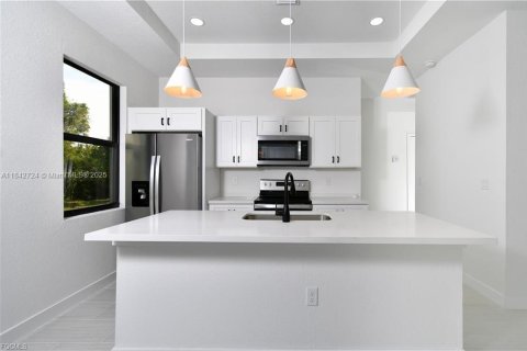 Купить виллу или дом в Лихай-Эйкерс, Флорида 3 спальни, № 1978171 - фото 7