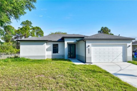 Купить виллу или дом в Лихай-Эйкерс, Флорида 3 спальни, № 1978171 - фото 1