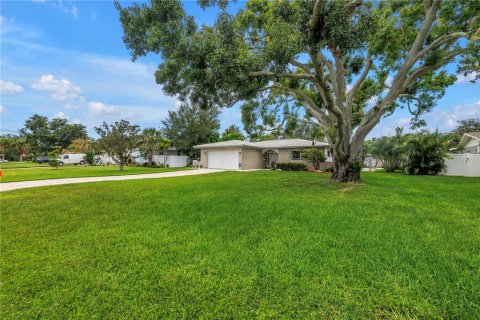 House in Saint Petersburg, Florida 3 bedrooms, 159.79 sq.m. № 1824728 - photo 15
