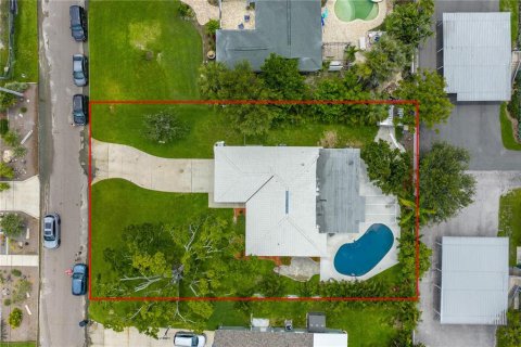 House in Saint Petersburg, Florida 3 bedrooms, 159.79 sq.m. № 1824728 - photo 11