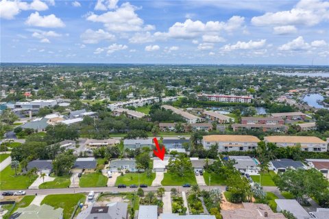 House in Saint Petersburg, Florida 3 bedrooms, 159.79 sq.m. № 1824728 - photo 7