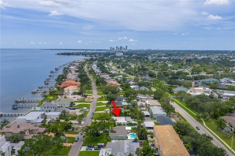 House in Saint Petersburg, Florida 3 bedrooms, 159.79 sq.m. № 1824728 - photo 10